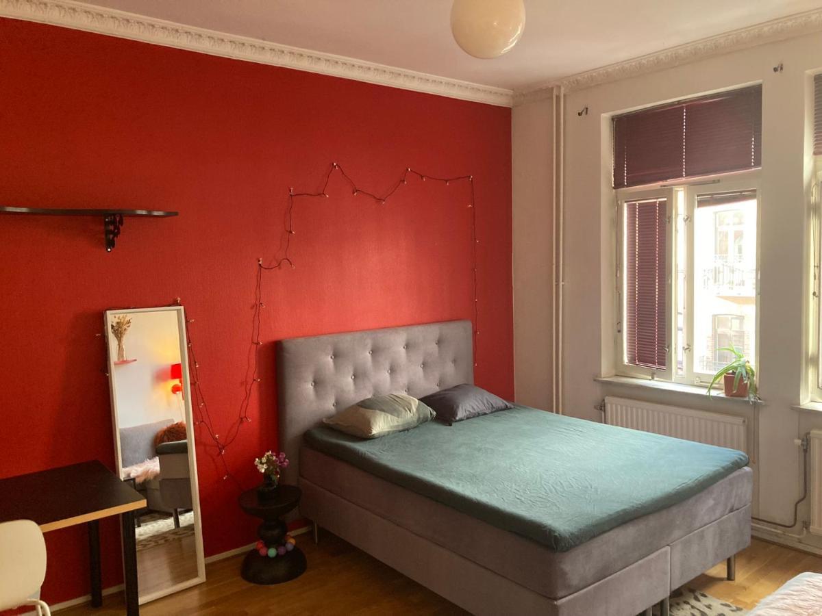 Rum Med Eget Badrum Och Stort, Delat Koek,Centralt I Malmoe A Room In An Apartment, Own Bathroom And Kitchen Shared With A Family מראה חיצוני תמונה