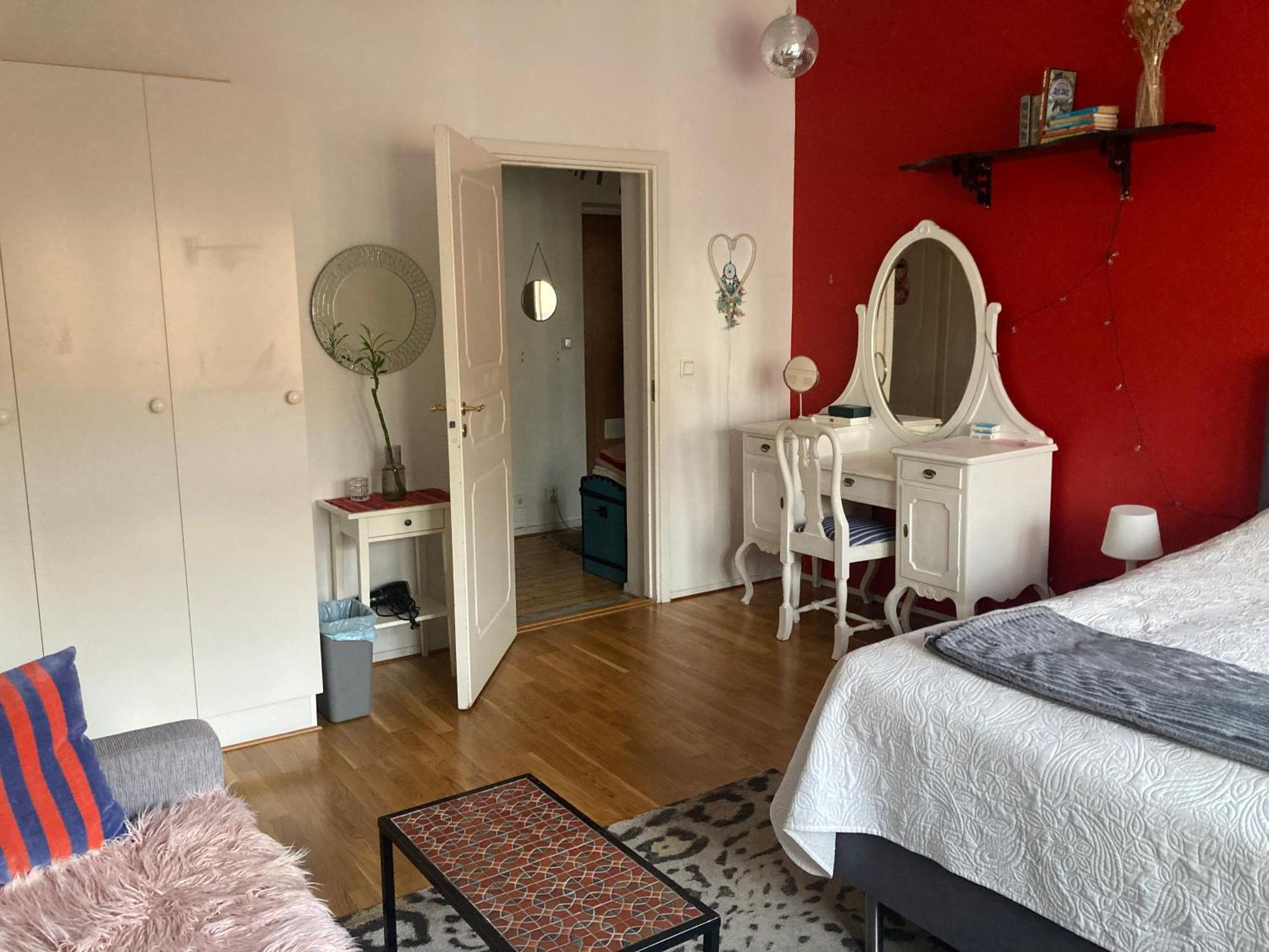 Rum Med Eget Badrum Och Stort, Delat Koek,Centralt I Malmoe A Room In An Apartment, Own Bathroom And Kitchen Shared With A Family מראה חיצוני תמונה